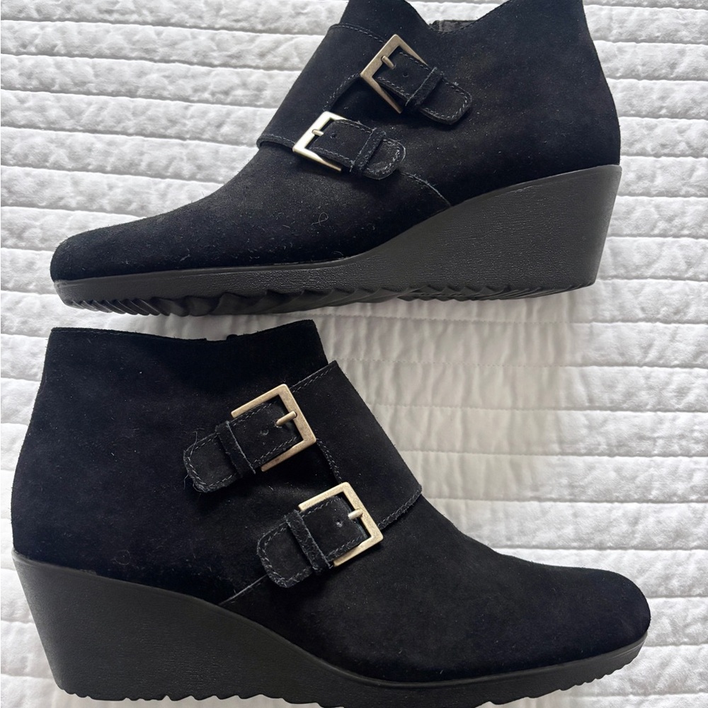 Munro Black Wedge Ankle Boots